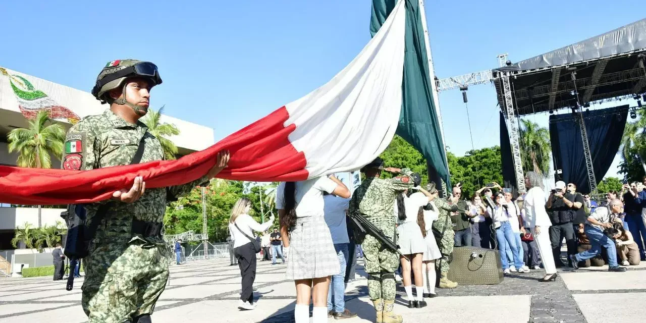PARTICIPA ANA MIRIAM RAMOS EN CEREMONIA CÍVICA POR EL 216 ANIVERSARIO DE LA INDEPENDENCIA DE MÉXICO