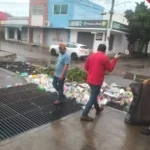 RETIRAN 900 KILOS DE BASURA DE REJILLAS PLUVIALES TRAS LAS LLUVIAS EN CULIACÁN