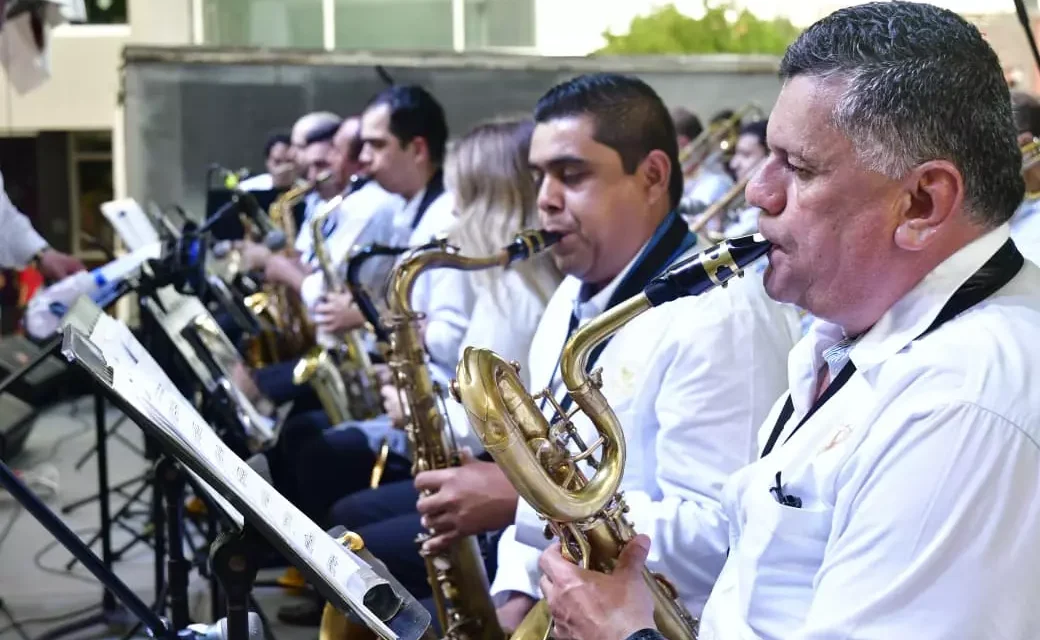 BIG BAND UAS Y XTREMO SHOW PONEN A BAILAR A CULIACÁN EN SU 495 ANIVERSARIO