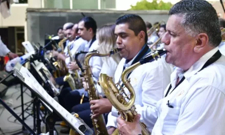 BIG BAND UAS Y XTREMO SHOW PONEN A BAILAR A CULIACÁN EN SU 495 ANIVERSARIO