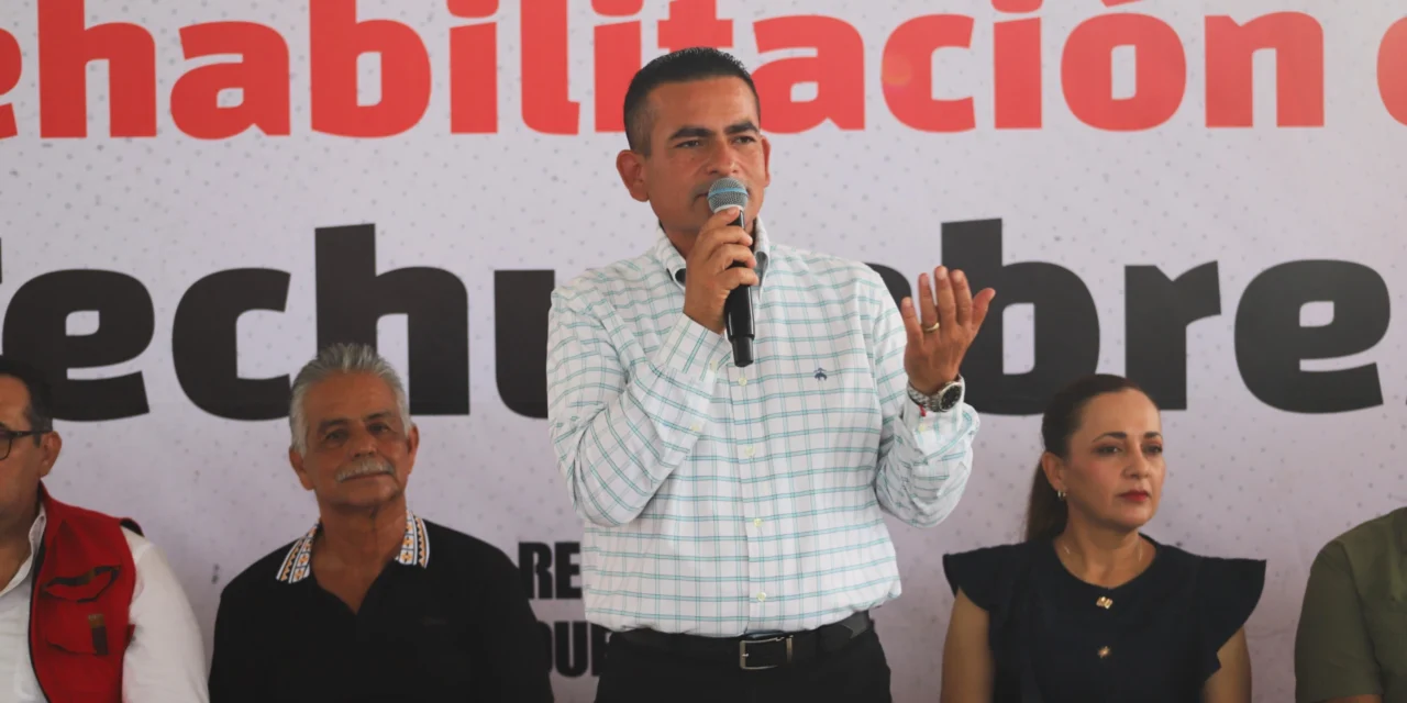 ENTREGA JORGE BOJÓRQUEZ TECHUMBRE REHABILITADA EN DAUTILLOS