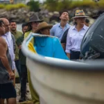 GOBERNADORA GRACIELA DOMÍNGUEZ Y SECRETARIA DE SADER, COLUMBA LÓPEZ, SOSTIENEN DIÁLOGO CON PESCADORES RIBEREÑOS EN PLAYA SUR
