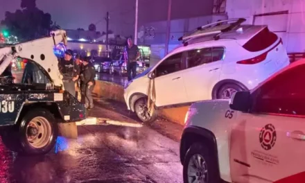LLUVIAS DEJAN TRES VEHÍCULOS VARADOS Y OBLIGAN A REFORZAR RECORRIDOS PREVENTIVOS EN CULIACÁN