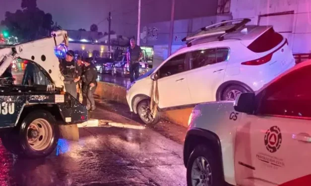 LLUVIAS DEJAN TRES VEHÍCULOS VARADOS Y OBLIGAN A REFORZAR RECORRIDOS PREVENTIVOS EN CULIACÁN