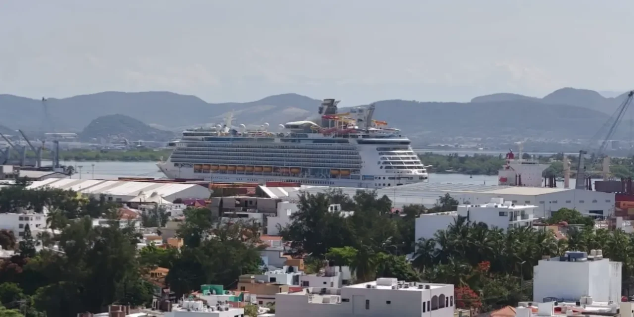 LLEGA A MAZATLÁN EL CRUCERO “NAVIGATOR OF THE SEAS”, CON MÁS DE 3,500 PASAJEROS