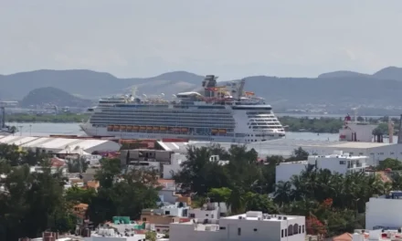 LLEGA A MAZATLÁN EL CRUCERO “NAVIGATOR OF THE SEAS”, CON MÁS DE 3,500 PASAJEROS