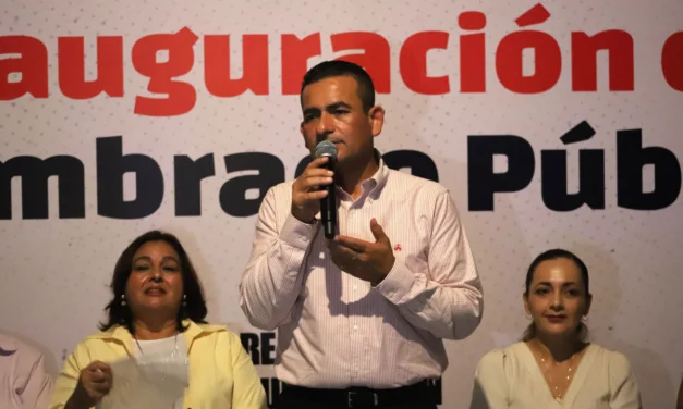 ENTREGA ALCALDE, DR. JORGE BOJÓRQUEZ NUEVO ALUMBRADO PÚBLICO EN LA COLONIA POPULAR