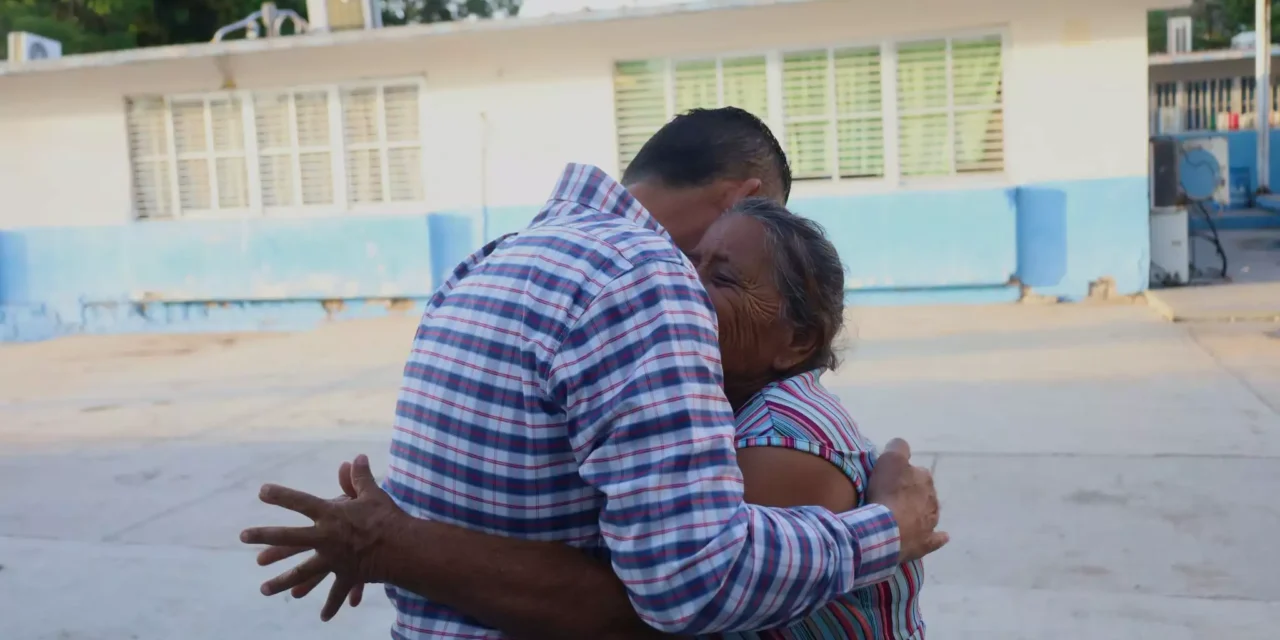 SIN DETENERSE, EL DR. JORGE BOJÓRQUEZ INTENSIFICA RECORRIDOS Y ENTREGA DE APOYOS A FAMILIAS AFECTADAS POR MAREJADAS EN NAVOLATO