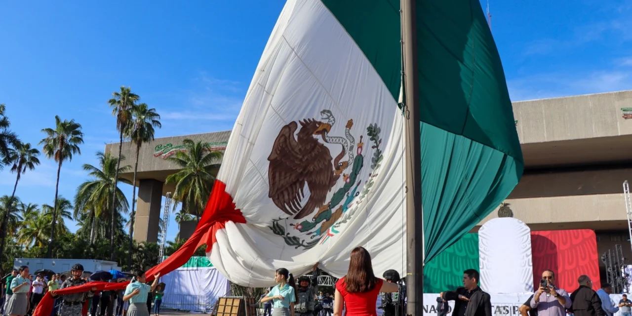 CON HOMENAJE CÍVICO CONMEMORAN EL 216 ANIVERSARIO DEL GRITO DE INDEPENDENCIA