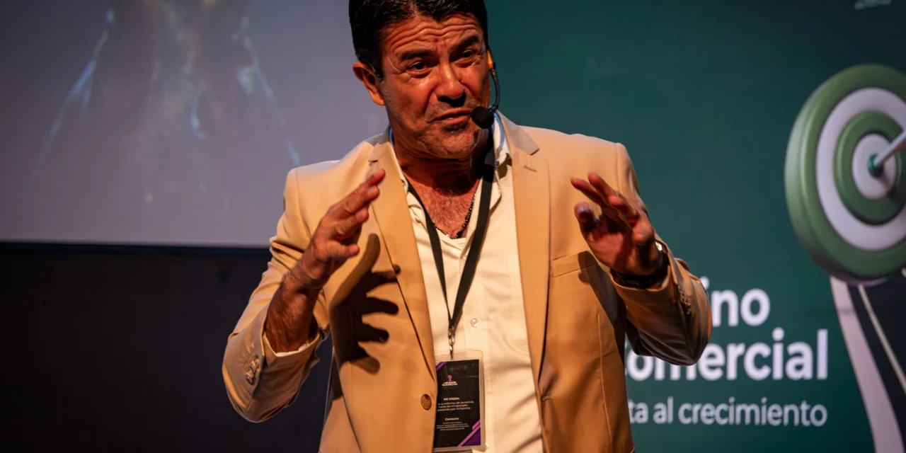 FORTALECEN HABILIDADES COMERCIALES DE EMPRENDEDORES CON CONFERENCIA “EFECTIVO CIERRE DE VENTAS”