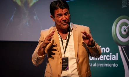 FORTALECEN HABILIDADES COMERCIALES DE EMPRENDEDORES CON CONFERENCIA “EFECTIVO CIERRE DE VENTAS”