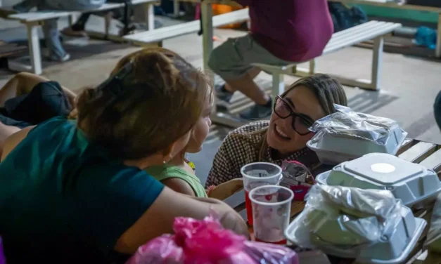 ALAJIBUA DE DIF CULIACÁN LLEGA AL HOSPITAL DE LA MUJER CON CENA CALIENTITA, ESCUCHA Y ACOMPAÑAMIENTO A LAS FAMILIAS