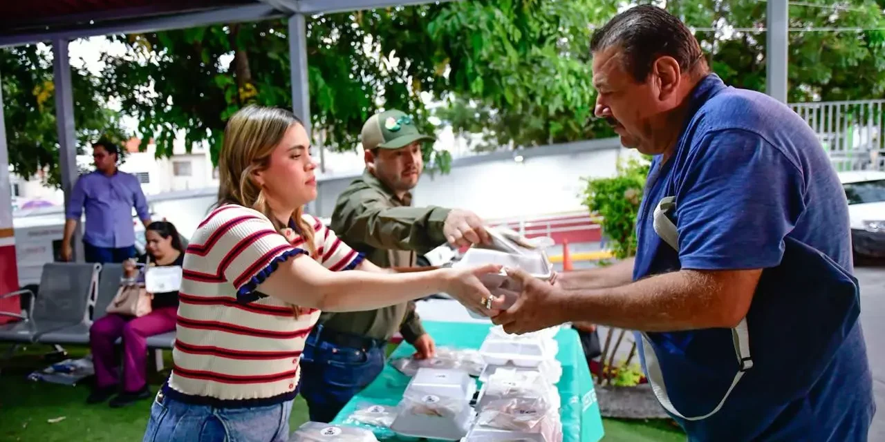 COMPARTE ANA MIRIAM RAMOS CENA Y ESCUCHA CON FAMILIAS DE PACIENTES EN EL ISSSTE
