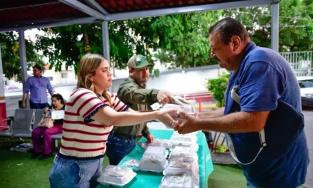 COMPARTE ANA MIRIAM RAMOS CENA Y ESCUCHA CON FAMILIAS DE PACIENTES EN EL ISSSTE