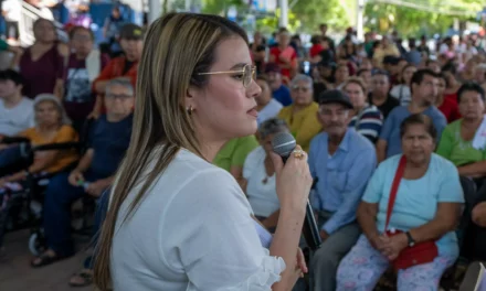 ANA MIRIAM RAMOS EXHORTA A LA POBLACIÓN A TOMAR MEDIDAS PREVENTIVAS ANTE LA TRAYECTORIA DEL HURACÁN SIMÓN