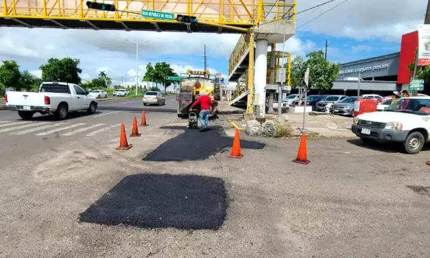 AYUNTAMIENTO MANTIENE TRABAJOS PERMANENTES DE BACHEO Y REHABILITACIÓN VIAL