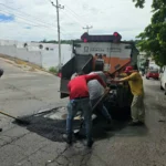 MÁS CALLES EN ATENCIÓN: AYUNTAMIENTO AVANZA CON TRABAJOS DE BACHEO