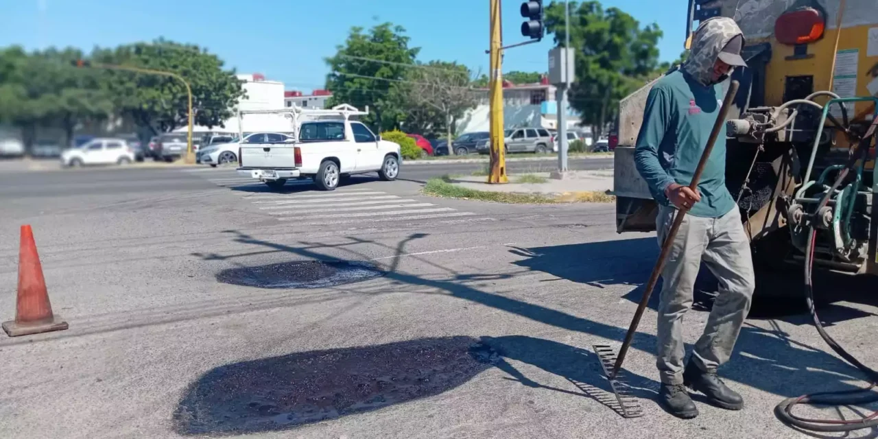 ATIENDE AYUNTAMIENTO DE CULIACÁN TRABAJOS DE BACHEO EN DISTINTOS SECTORES DE LA CIUDAD