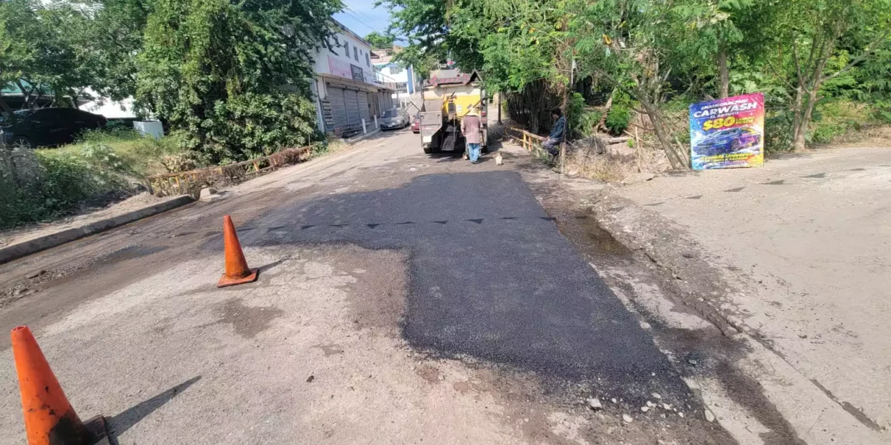 MANTIENE AYUNTAMIENTO DE CULIACÁN TRABAJOS DE BACHEO EN DISTINTOS SECTORES