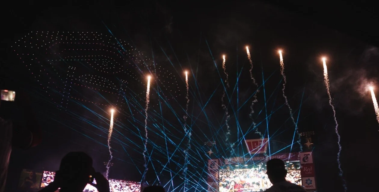 LA NACIÓN GUINDA VIVE UNA ESPECTACULAR FIESTA EN LA INAUGURACIÓN EN CULIACÁN