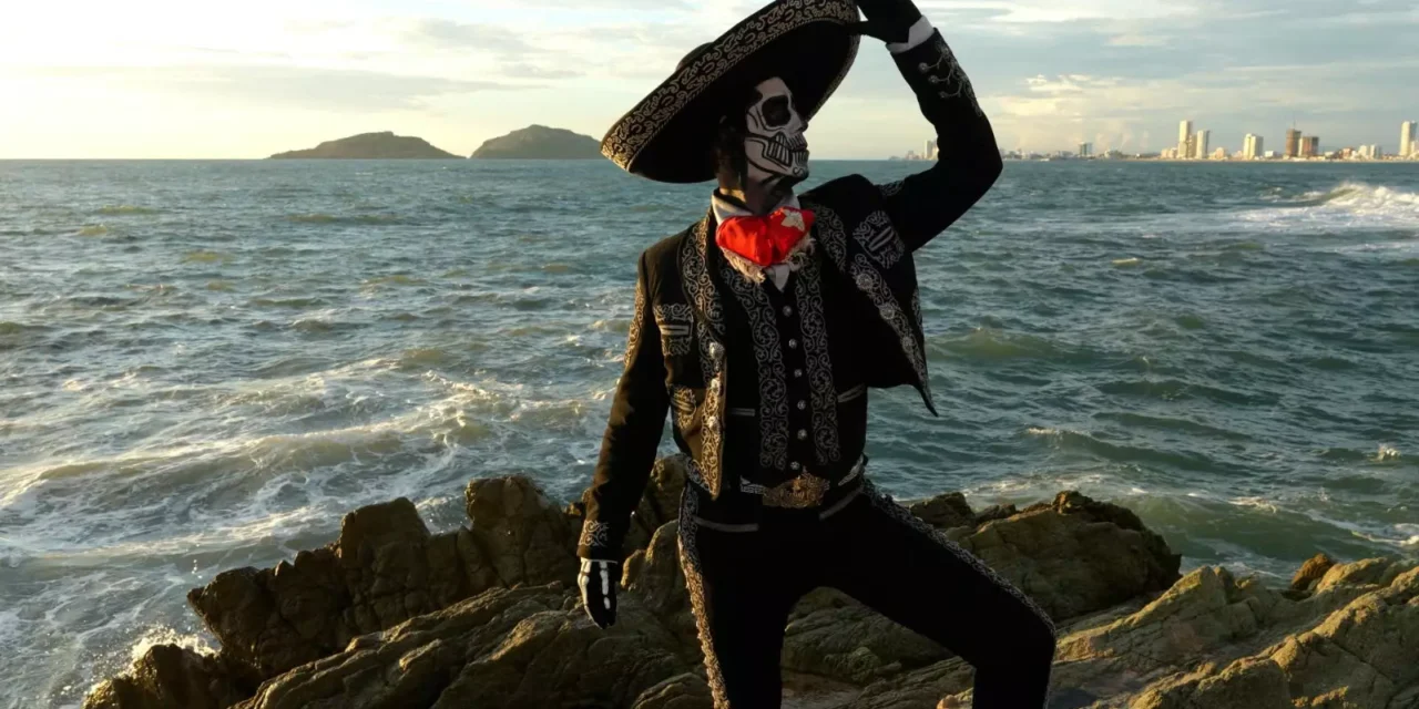 EL CHARRO GONZÁLEZ COMPARTE CON SUS SEGUIDORES LOS ATRACTIVOS DE MAZATLÁN