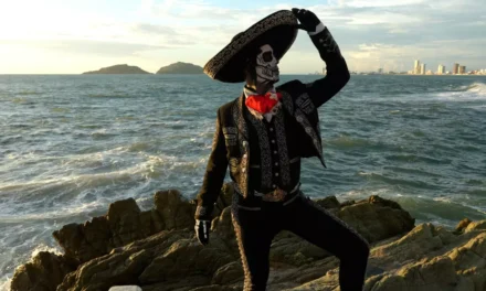 EL CHARRO GONZÁLEZ COMPARTE CON SUS SEGUIDORES LOS ATRACTIVOS DE MAZATLÁN