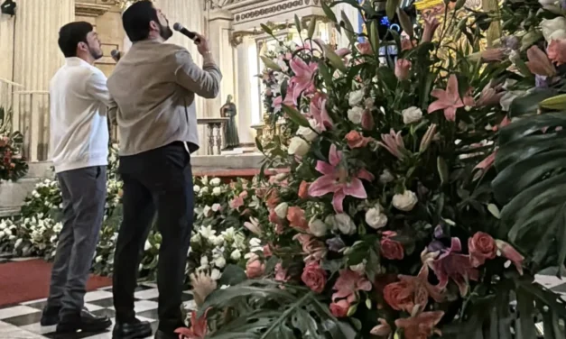 GRUPO CLASIFICADO LE CANTA A LA VIRGEN DE ZAPOPAN