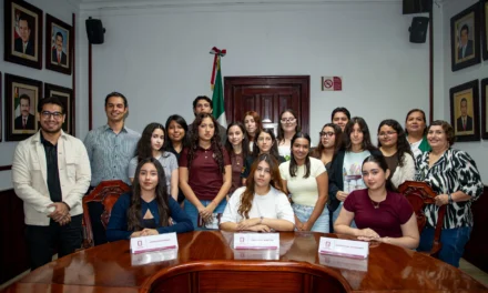 ESTUDIANTES DE LA UAS PARTICIPAN EN EL RECORRIDO ‘CONOCE TU AYUNTAMIENTO’
