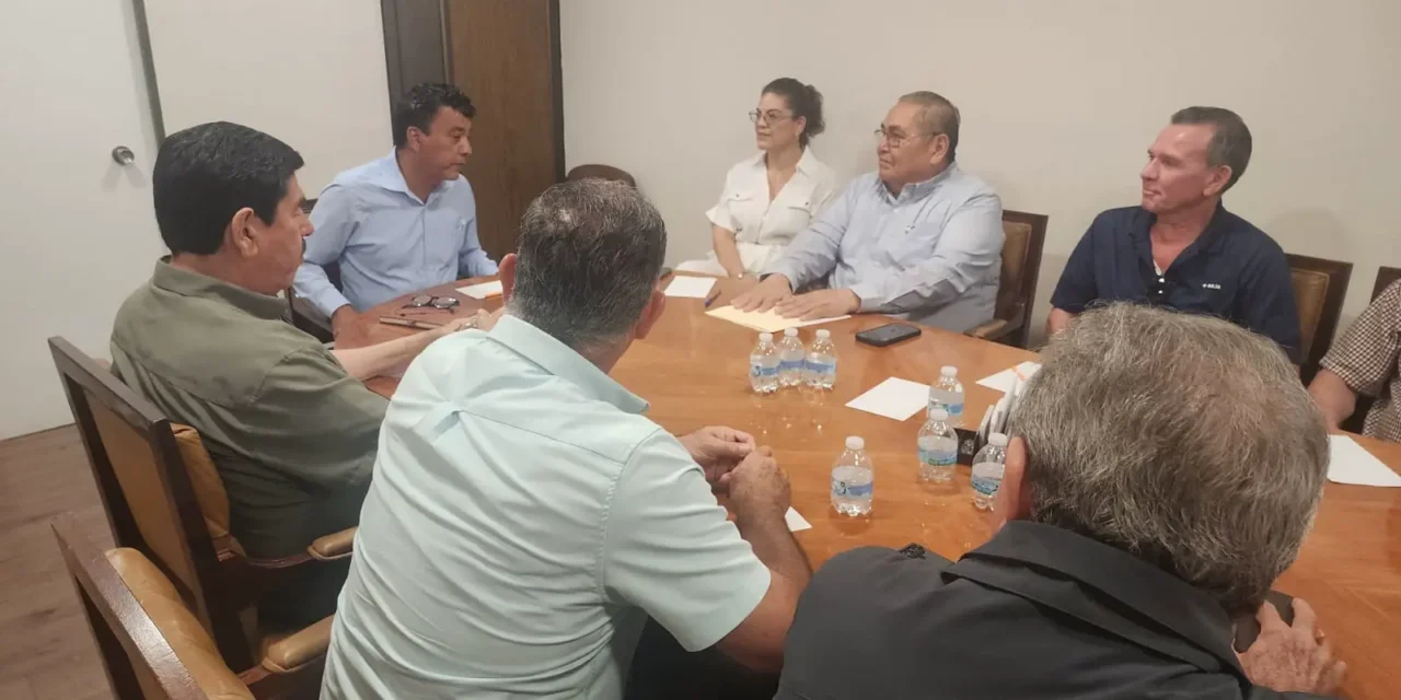 CONSTRUCTORES ACUERDAN TRABAJAR EN UNIDAD CON EL NUEVO SECRETARIO DE OBRAS, MANUEL ACOSTA BERNAL