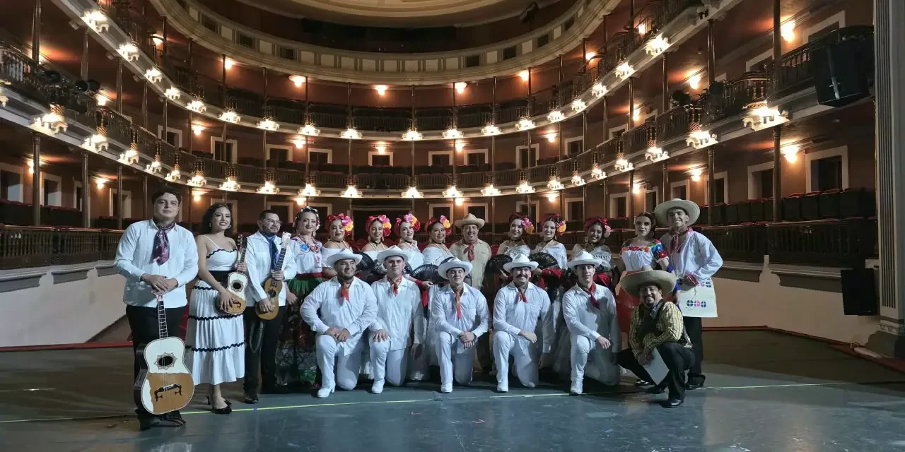 EL TEATRO ÁNGELA PERALTA VIVIÓ UNA NOCHE COLORIDA CON LA PRESENTACIÓN DE “RUTA DEL SON”