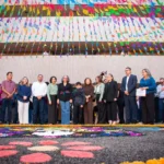 RECONOCEN A PARTICIPANTES EN LA COLOCACIÓN DE OFRENDAS FLORALES POR EL DÍA DE MUERTOS EN LA EXPLANADA DEL PALACIO DE GOBIERNO