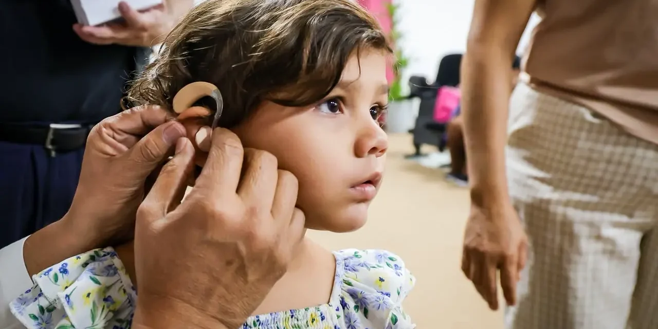 ENTREGA DIF SINALOA 644 AUXILIARES AUDITIVOS PARA MEJORAR LA CALIDAD DE VIDA DE 547 PERSONAS