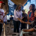 GOBIERNO DEL ESTADO DESPLIEGA ENTREGA DE APOYOS DIRECTOS A FAMILIAS AFECTADAS POR MAR DE FONDO POR 2 MILLONES 835 MIL PESOS