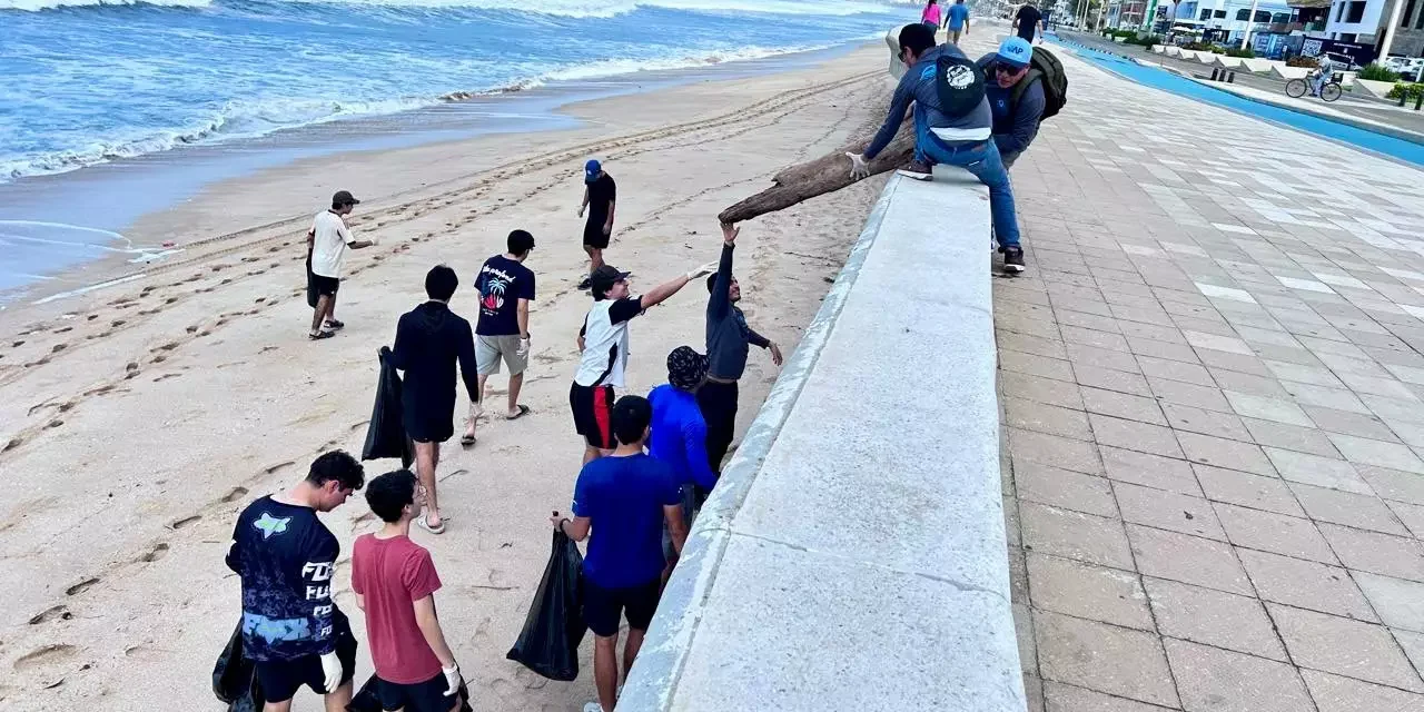 RETIRAN HASTA 2 TONELADAS DIARIAS DE RESIDUOS EN PLAYAS DE MAZATLÁN TRAS MAREJADAS DE SIMÓN
