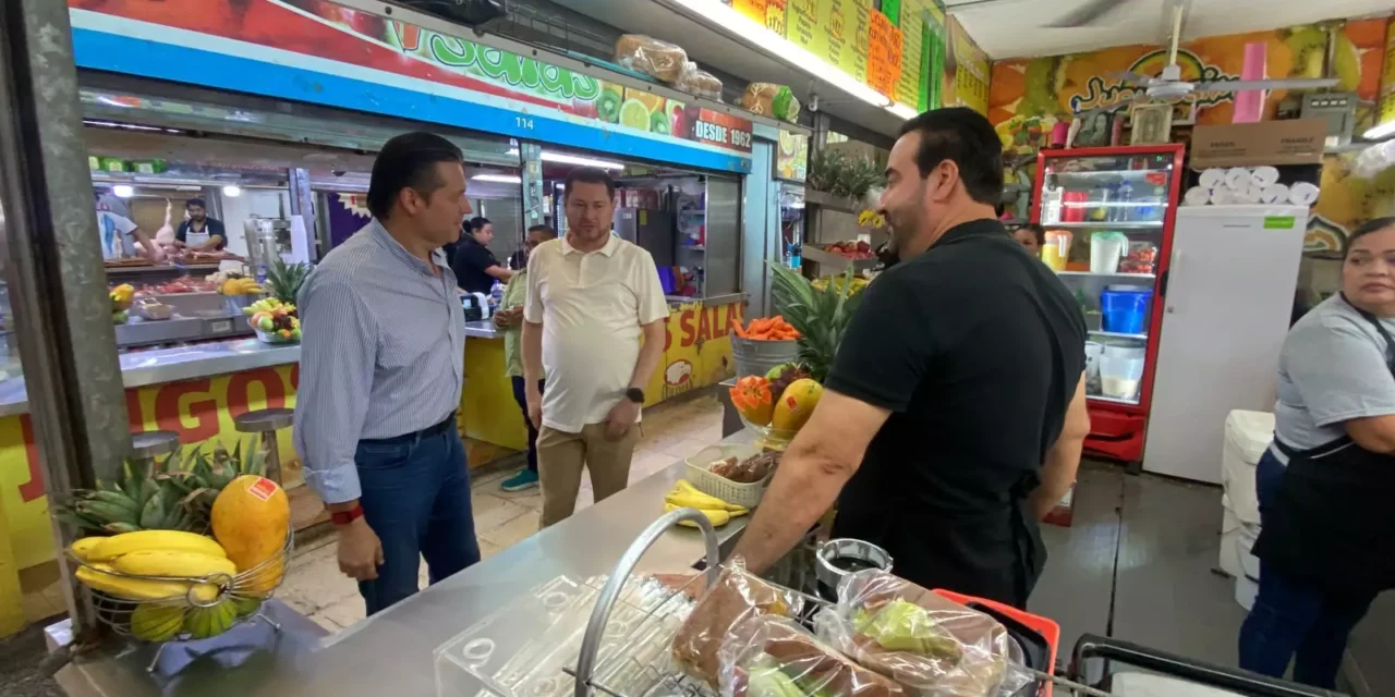 ENTRE PUESTOS, INQUIETUDES Y PROPUESTAS: MARIO ZAMORA ESCUCHA A LOCATARIOS DEL MERCADO GARMENDIA