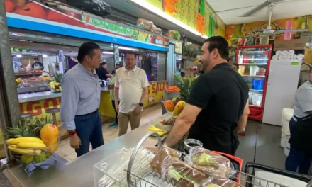 ENTRE PUESTOS, INQUIETUDES Y PROPUESTAS: MARIO ZAMORA ESCUCHA A LOCATARIOS DEL MERCADO GARMENDIA