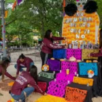 CELEBRAN JÓVENES DE CULIACÁN EL DÍA DE MUERTOS CON CONCURSO DE ALTARES