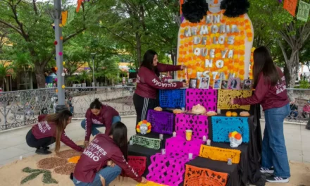 CELEBRAN JÓVENES DE CULIACÁN EL DÍA DE MUERTOS CON CONCURSO DE ALTARES