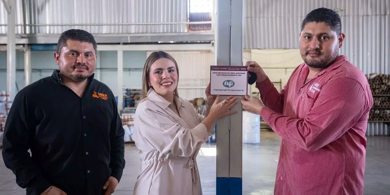 ANA MIRIAM RAMOS ENTREGA EL DISTINTIVO NAFIN A EMPRESA DEDICADA A LA FABRICACIÓN DE BOLSAS IMPRESAS
