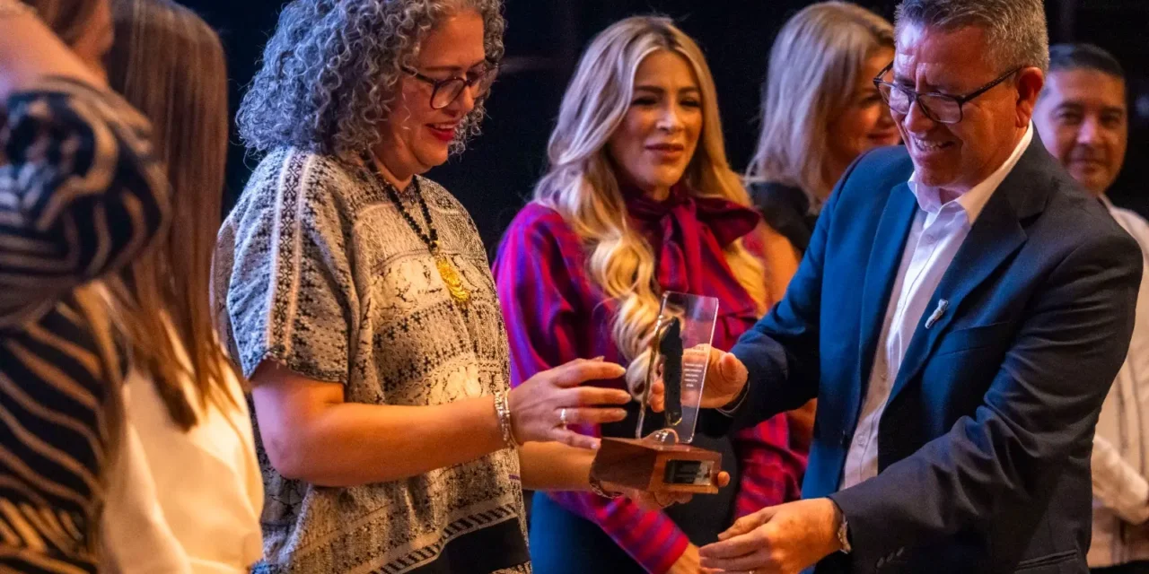 “GRACIAS POR HACER DE SINALOA UN GRAN DESTINO:” GOBERNADORA GRACIELA DOMÍNGUEZ AL ENTREGAR EL PREMIO ORGULLO SINALOENSE 2026