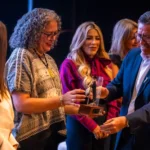 “GRACIAS POR HACER DE SINALOA UN GRAN DESTINO:” GOBERNADORA GRACIELA DOMÍNGUEZ AL ENTREGAR EL PREMIO ORGULLO SINALOENSE 2026