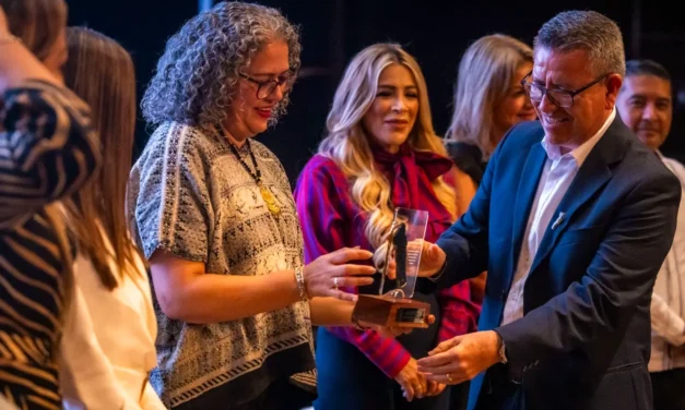“GRACIAS POR HACER DE SINALOA UN GRAN DESTINO:” GOBERNADORA GRACIELA DOMÍNGUEZ AL ENTREGAR EL PREMIO ORGULLO SINALOENSE 2026