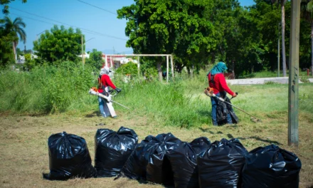PARQUES Y JARDINES REALIZA TRABAJOS DE MANTENIMIENTO EN EL PARQUE LINEAL SENDERO DE PAZ