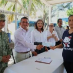 RECIBEN FAMILIAS DE LOS CAMPOS PESQUEROS DE NAVOLATO APOYOS ECONÓMICOS POR AFECTACIONES DEL MAR DE FONDO