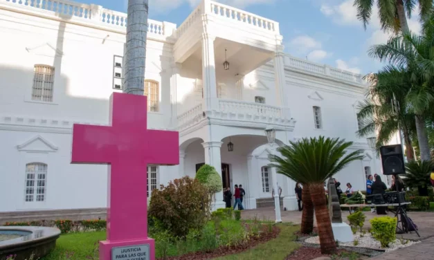 INSTALAN MEMORIAL PERMANENTE EN CULIACÁN PARA RECORDAR A VÍCTIMAS DE FEMINICIDIO